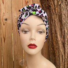 Load image into Gallery viewer, Pull On Neon Leopard &amp; Black Reversible Turban
