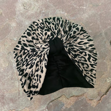 Load image into Gallery viewer, Pull On Black &amp; Leopard Print Turban
